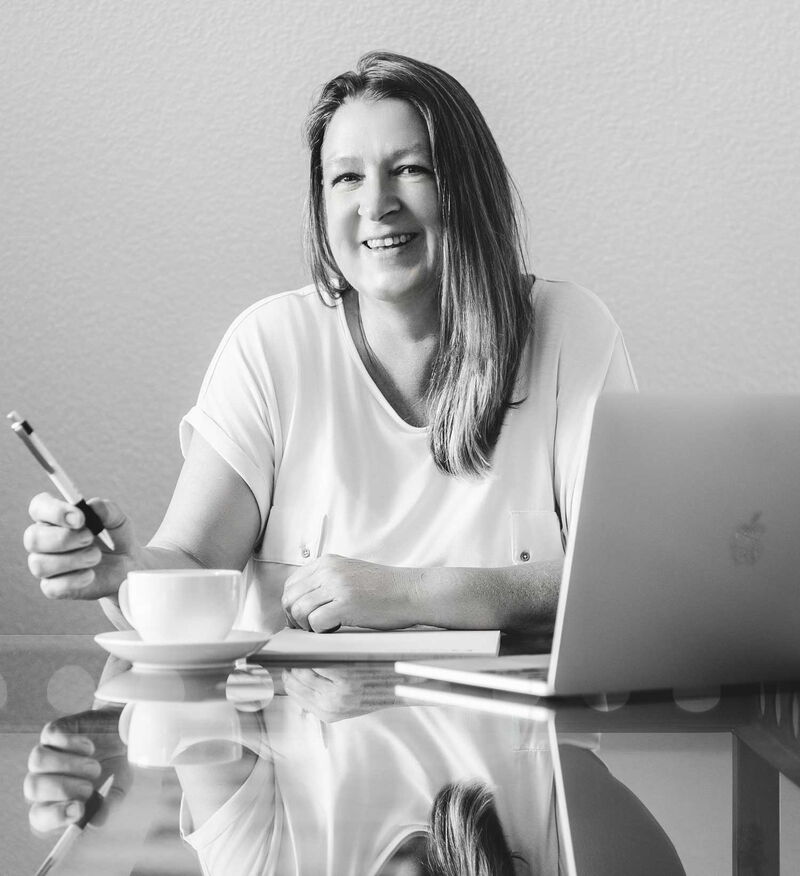 Portrait der Mitarbeiterin Susanne Foecking.